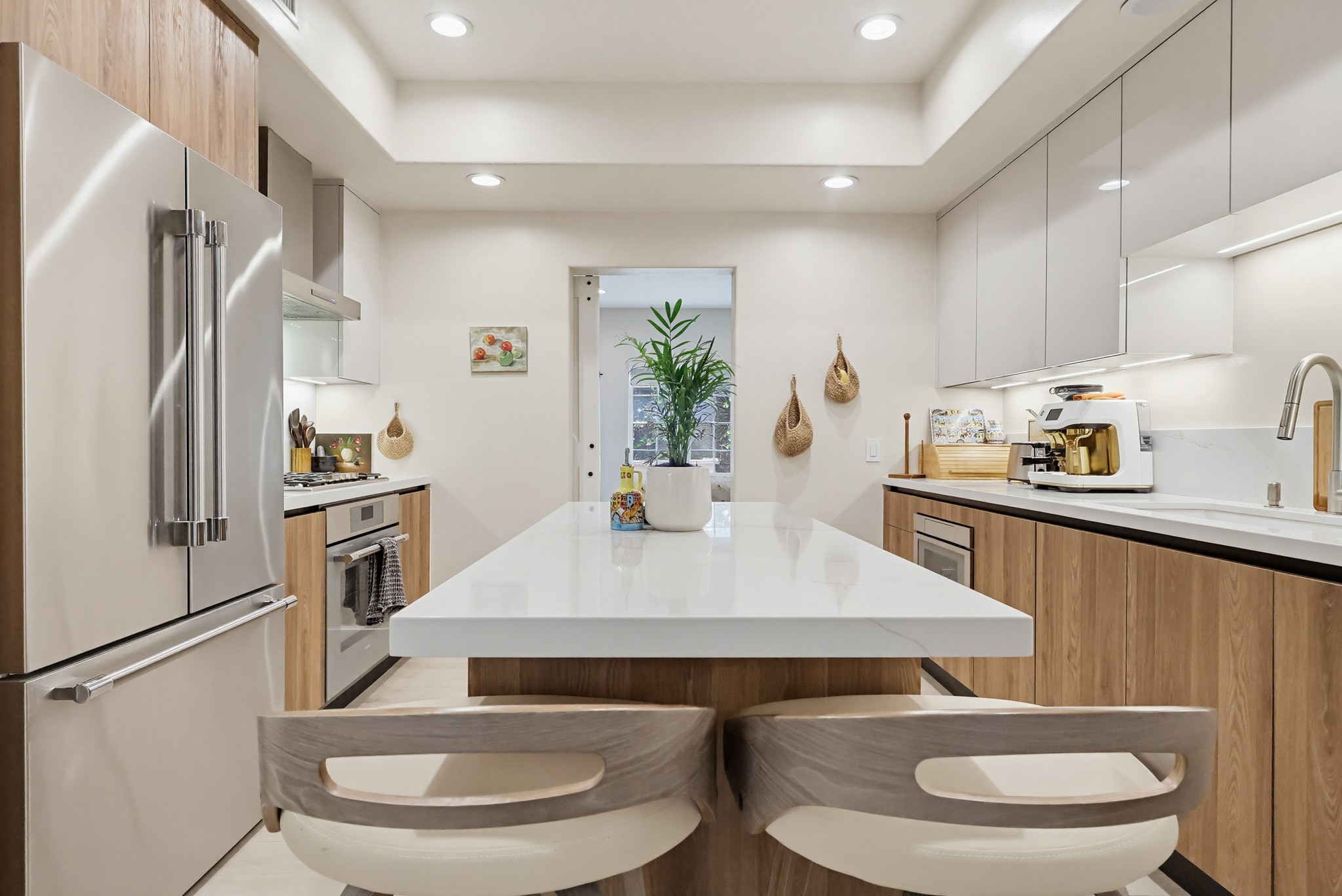 Virtual tour photo 33 of 103 for 851 N San Vicente Blvd