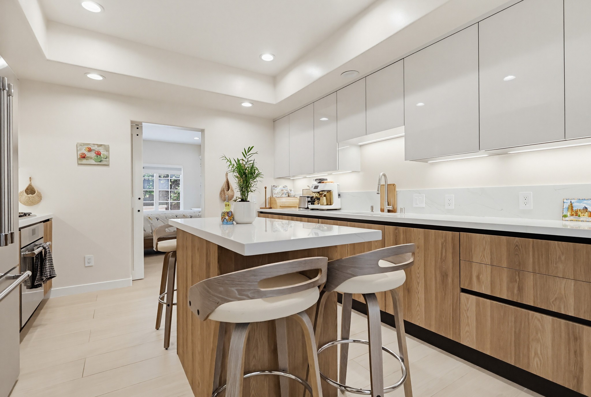 Virtual tour photo 34 of 103 for 851 N San Vicente Blvd