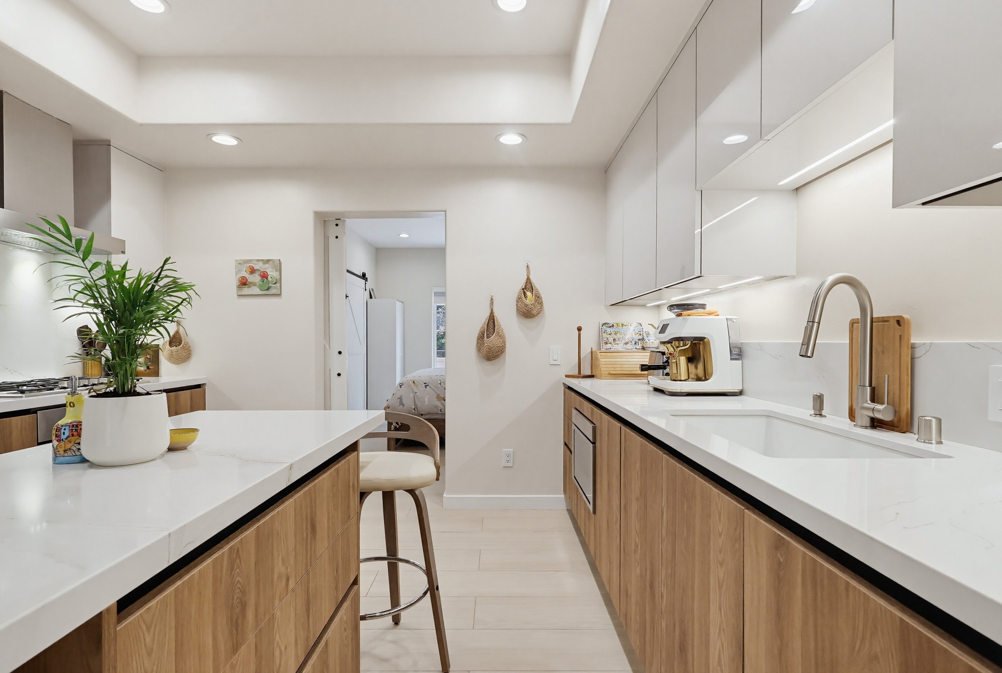 Virtual tour photo 35 of 103 for 851 N San Vicente Blvd
