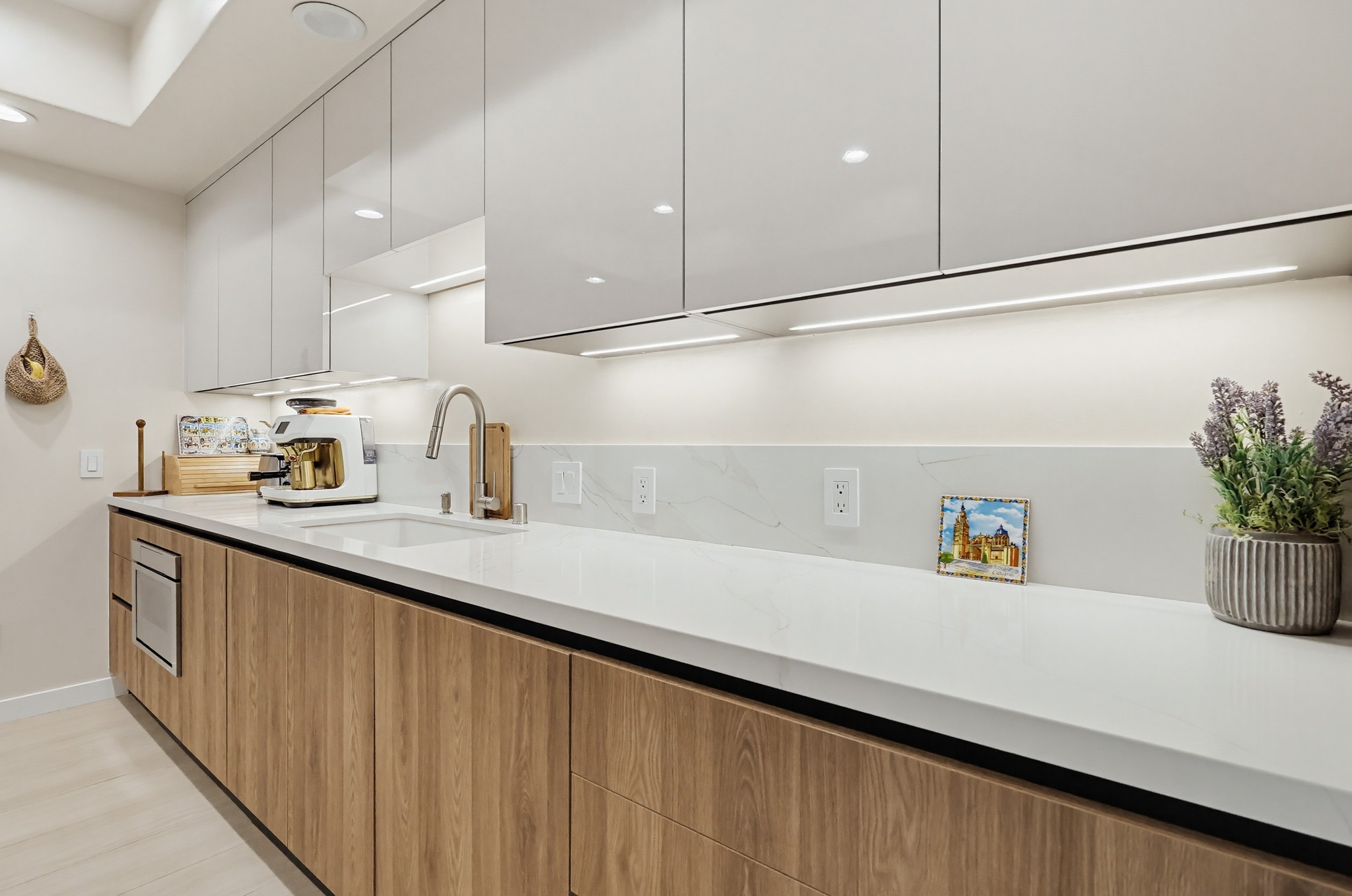 Virtual tour photo 36 of 103 for 851 N San Vicente Blvd
