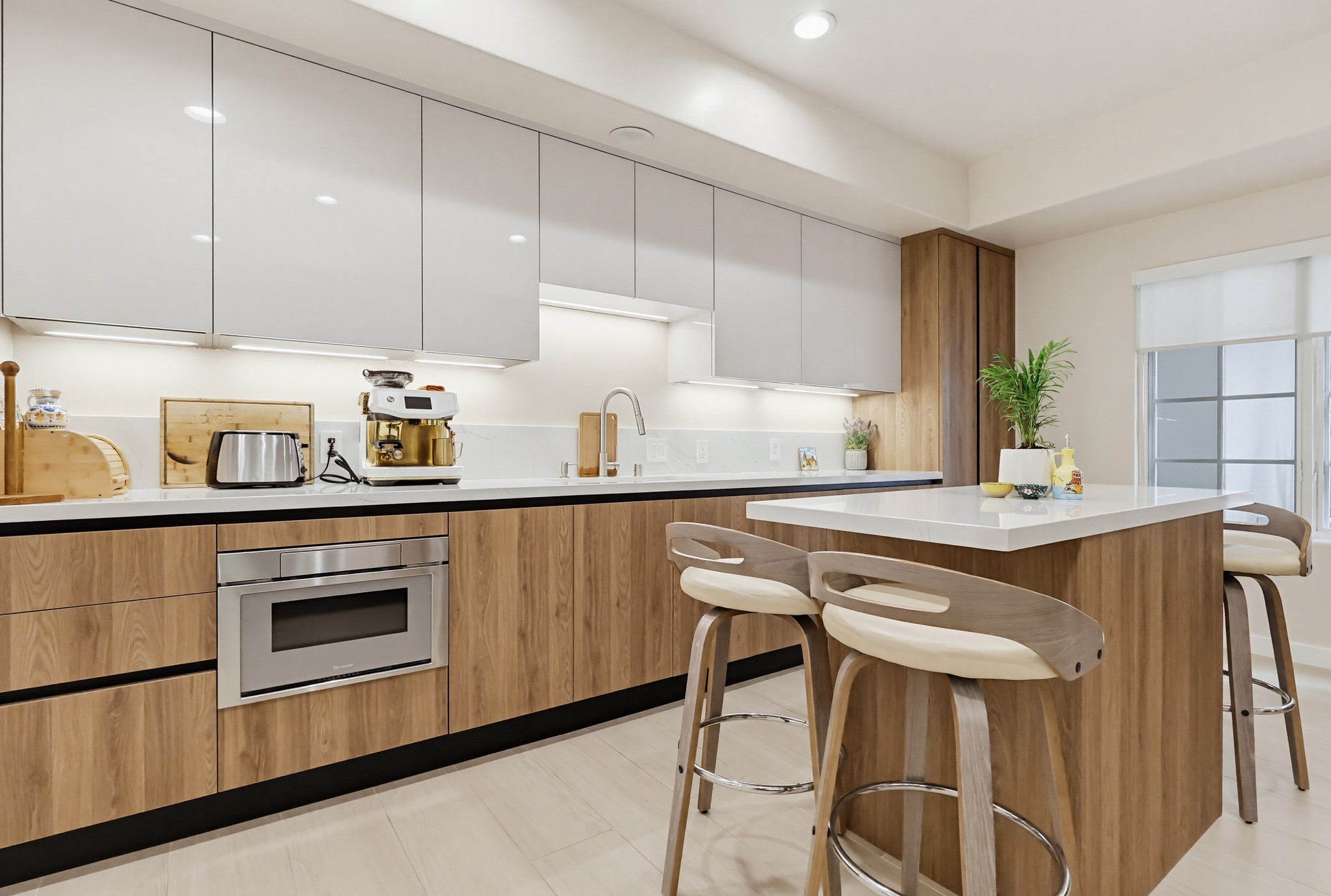 Virtual tour photo 37 of 103 for 851 N San Vicente Blvd