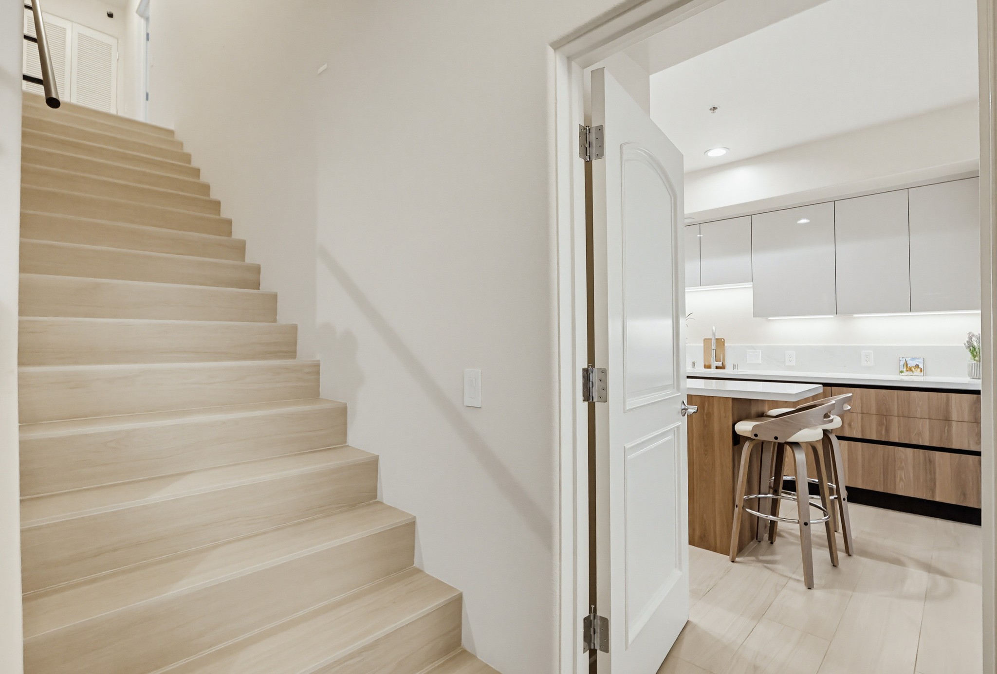 Virtual tour photo 51 of 103 for 851 N San Vicente Blvd