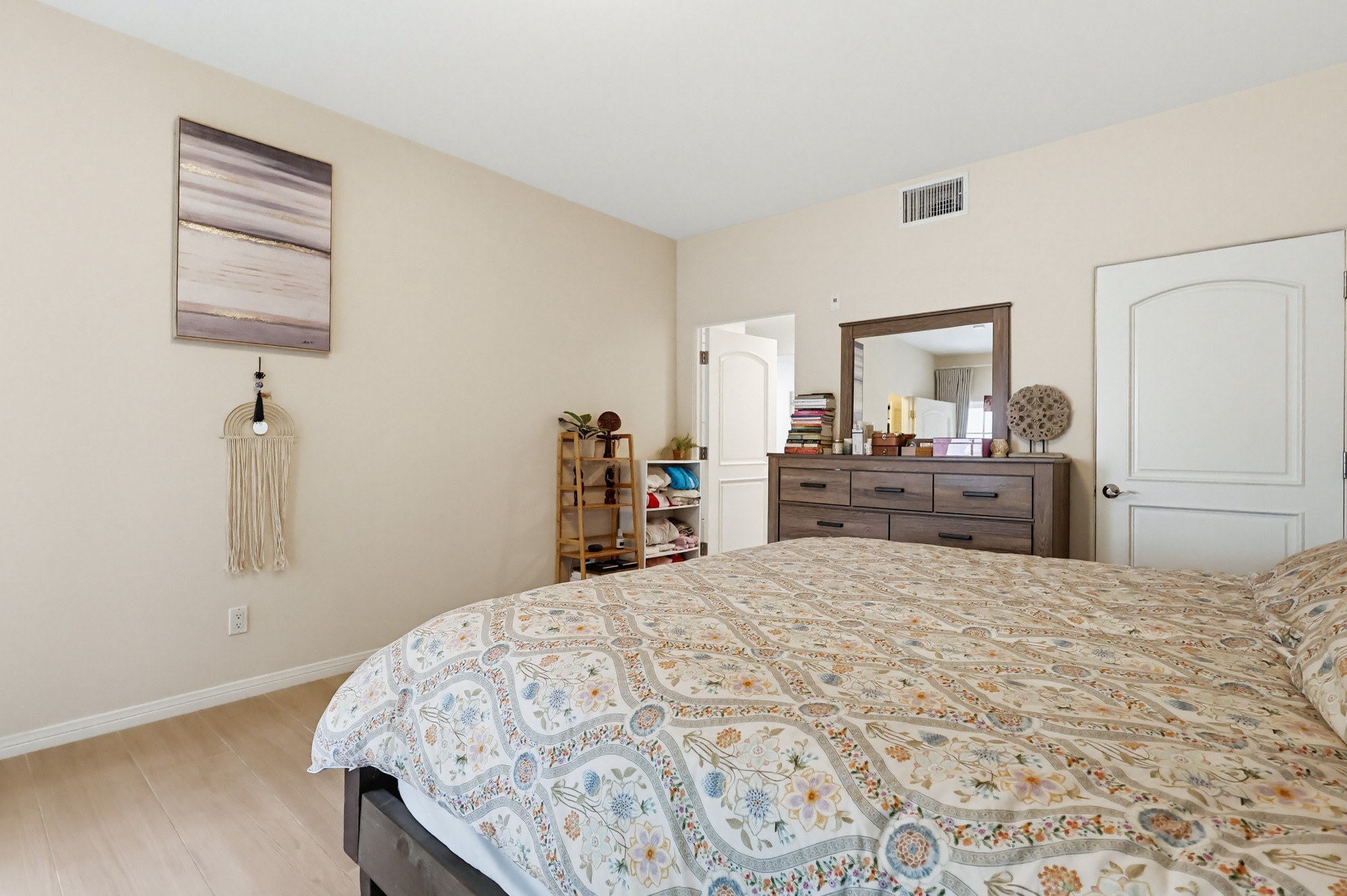 Virtual tour photo 58 of 103 for 851 N San Vicente Blvd