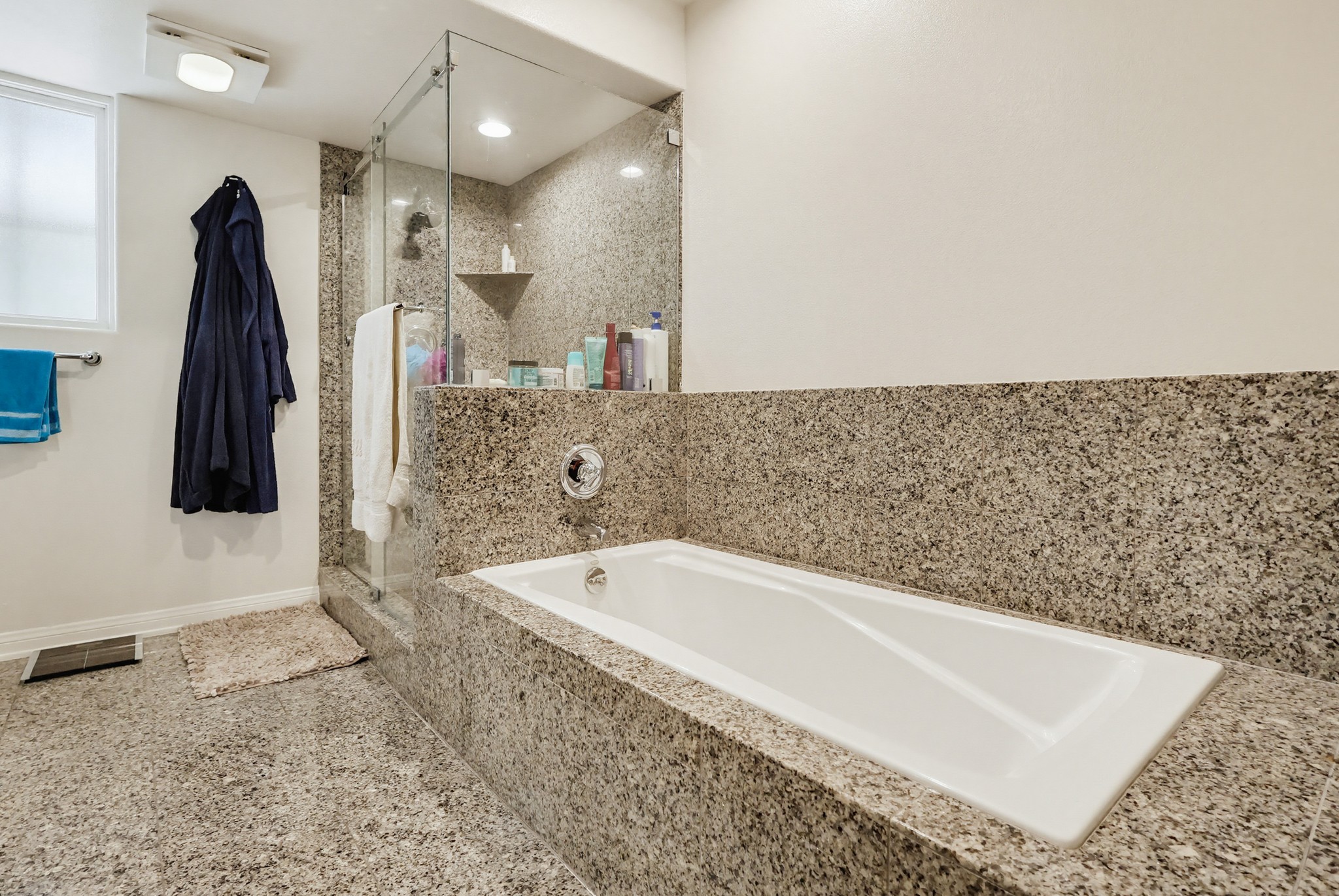 Virtual tour photo 61 of 103 for 851 N San Vicente Blvd