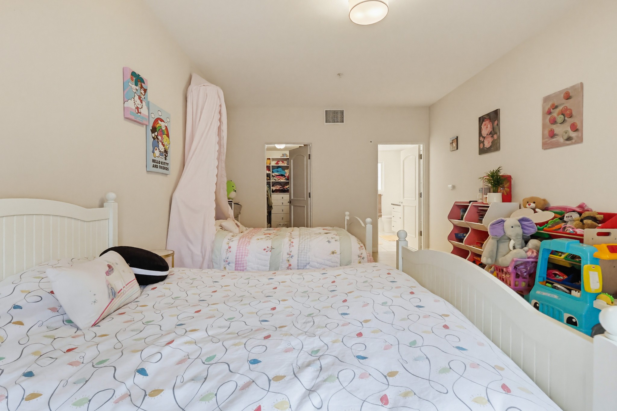 Virtual tour photo 73 of 103 for 851 N San Vicente Blvd
