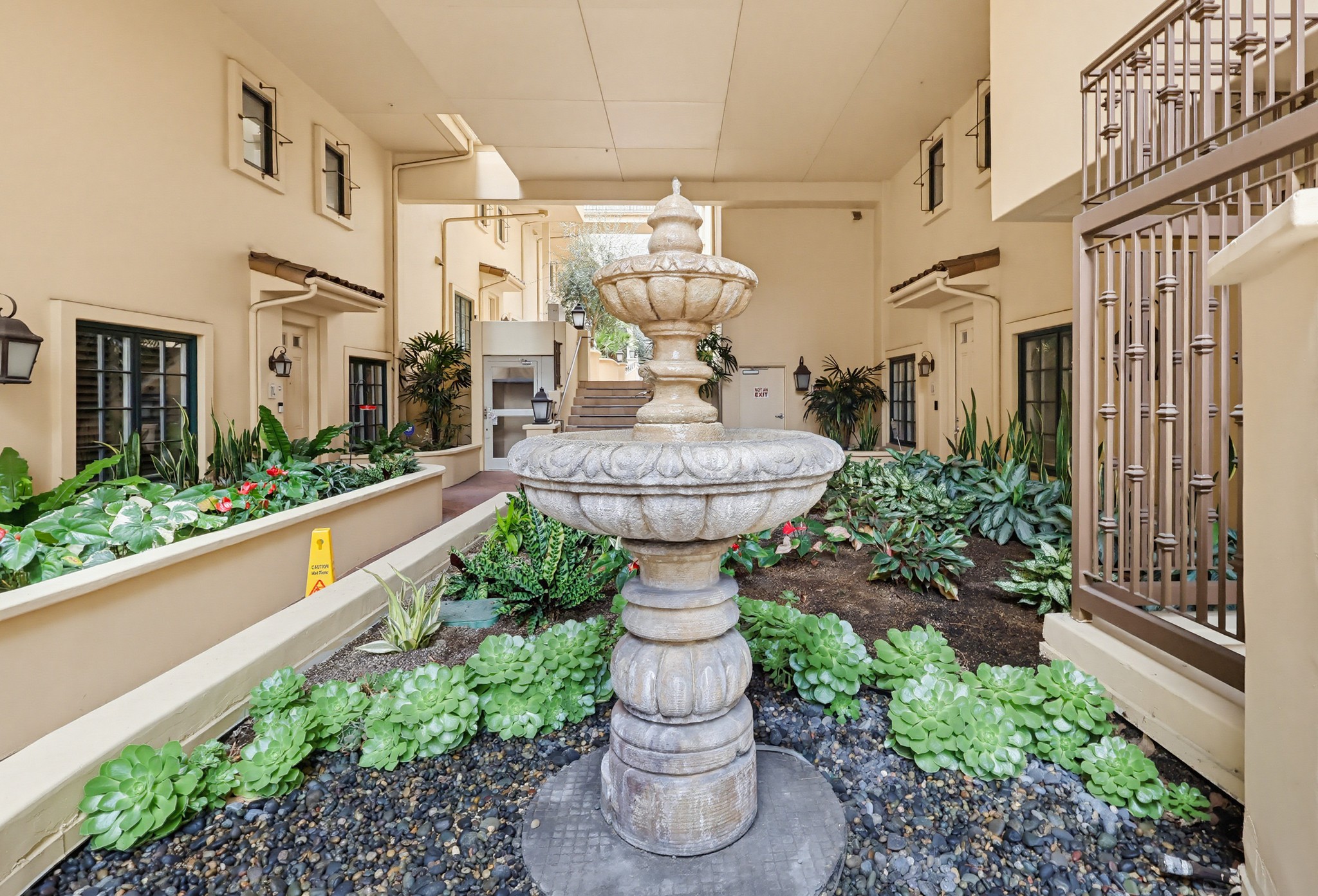 Virtual tour photo 86 of 103 for 851 N San Vicente Blvd