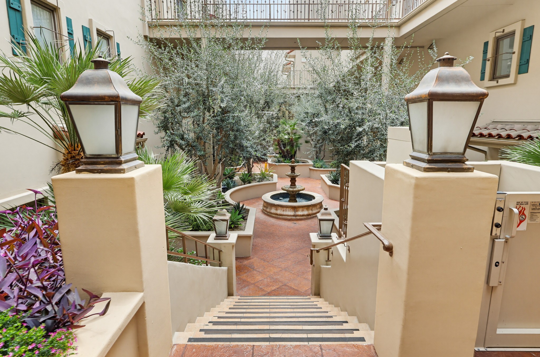 Virtual tour photo 88 of 103 for 851 N San Vicente Blvd