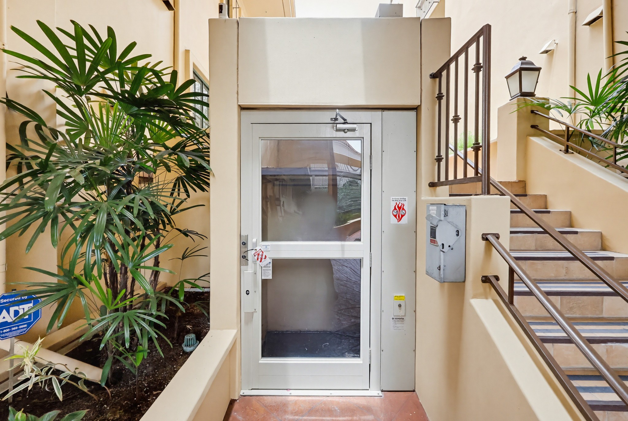 Virtual tour photo 89 of 103 for 851 N San Vicente Blvd