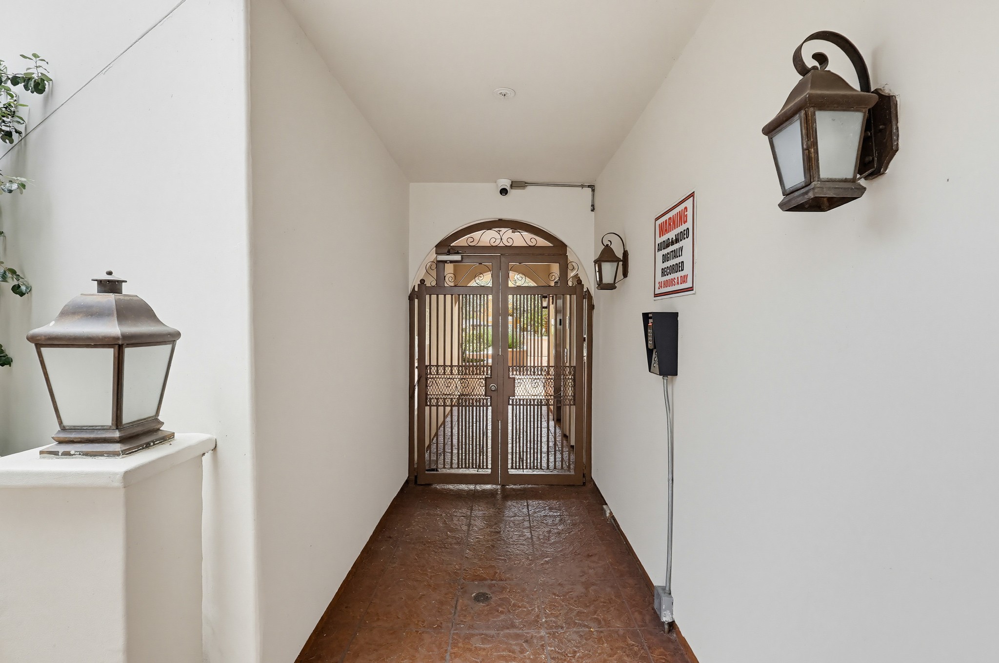 Virtual tour photo 96 of 103 for 851 N San Vicente Blvd