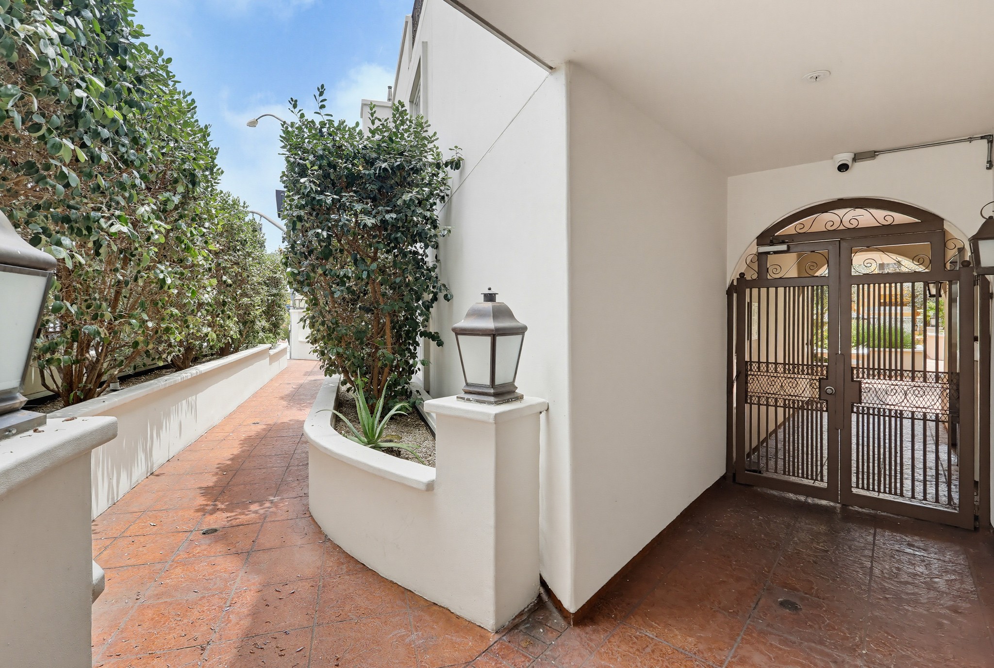 Virtual tour photo 97 of 103 for 851 N San Vicente Blvd