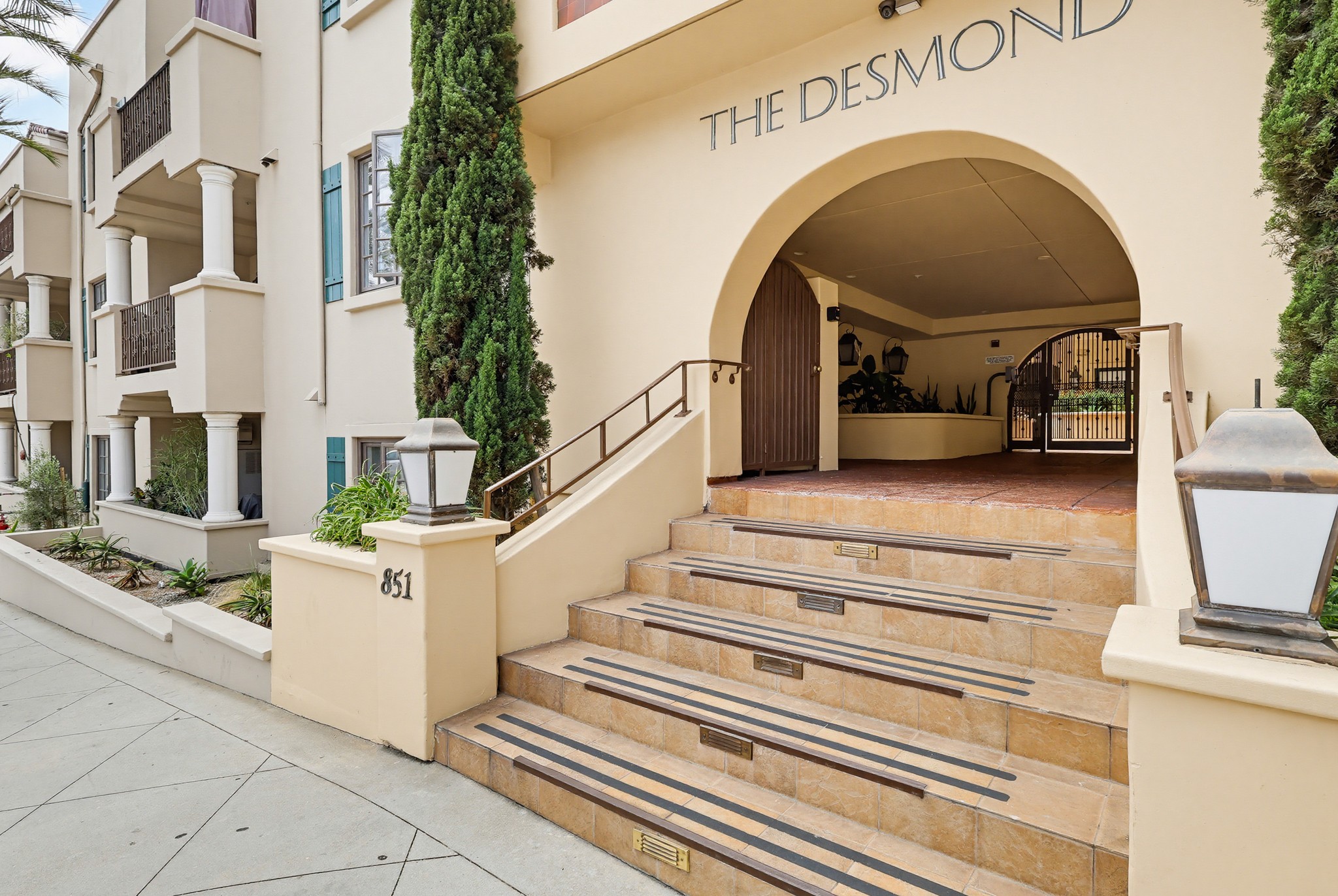 Virtual tour photo 102 of 103 for 851 N San Vicente Blvd