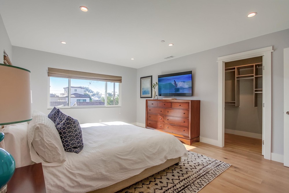 Virtual tour photo 36 of 77 for 851 Wilbur Ave
