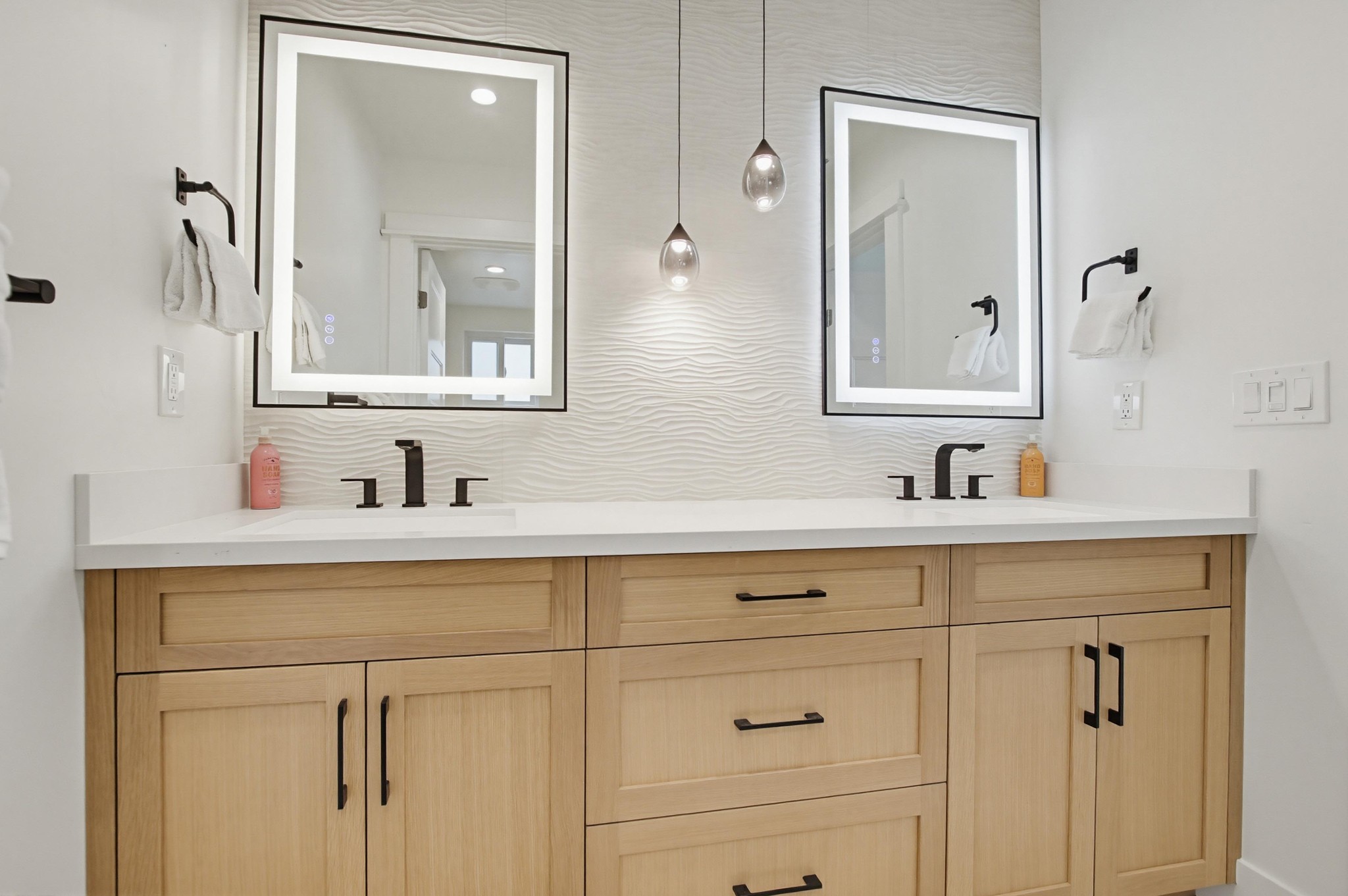 Virtual tour photo 31 of 66 for 851 Wilbur Ave
