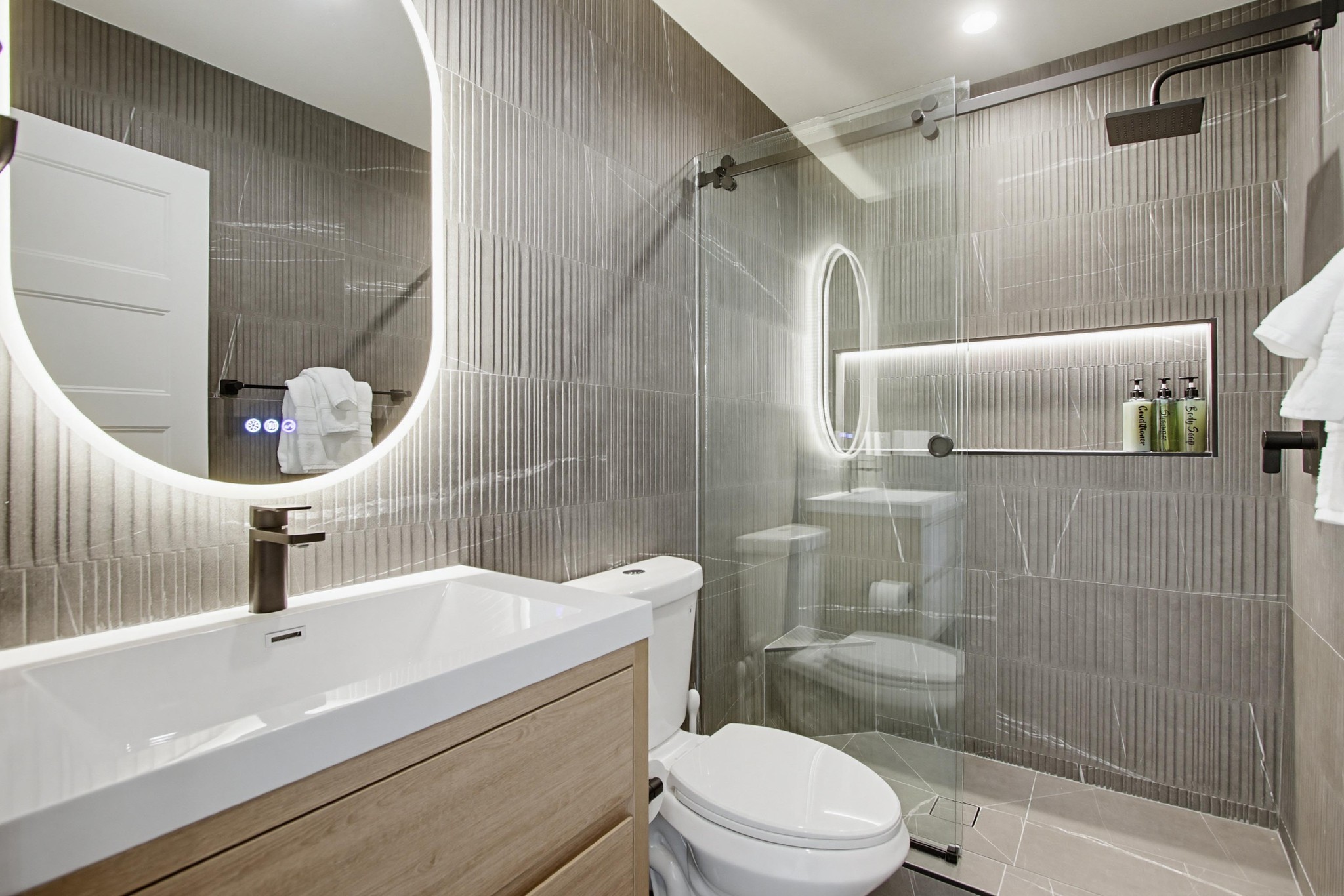 Virtual tour photo 53 of 66 for 851 Wilbur Ave