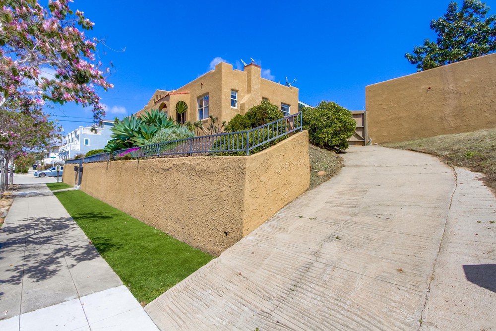 Virtual tour photo 4 of 83 for 853 27th St
