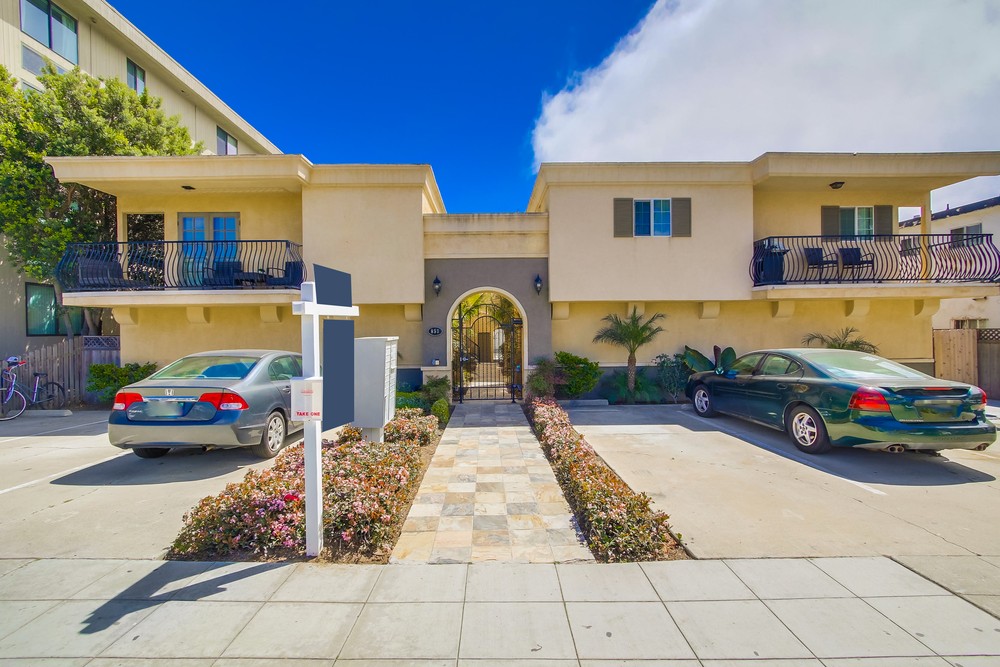 Virtual tour photo 1 of 32 for 853 Thomas Ave #1