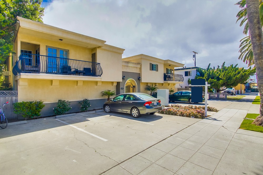 Virtual tour photo 5 of 32 for 853 Thomas Ave #1