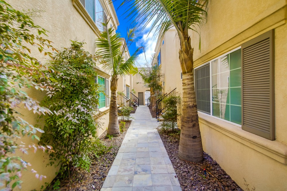 Virtual tour photo 6 of 32 for 853 Thomas Ave #1