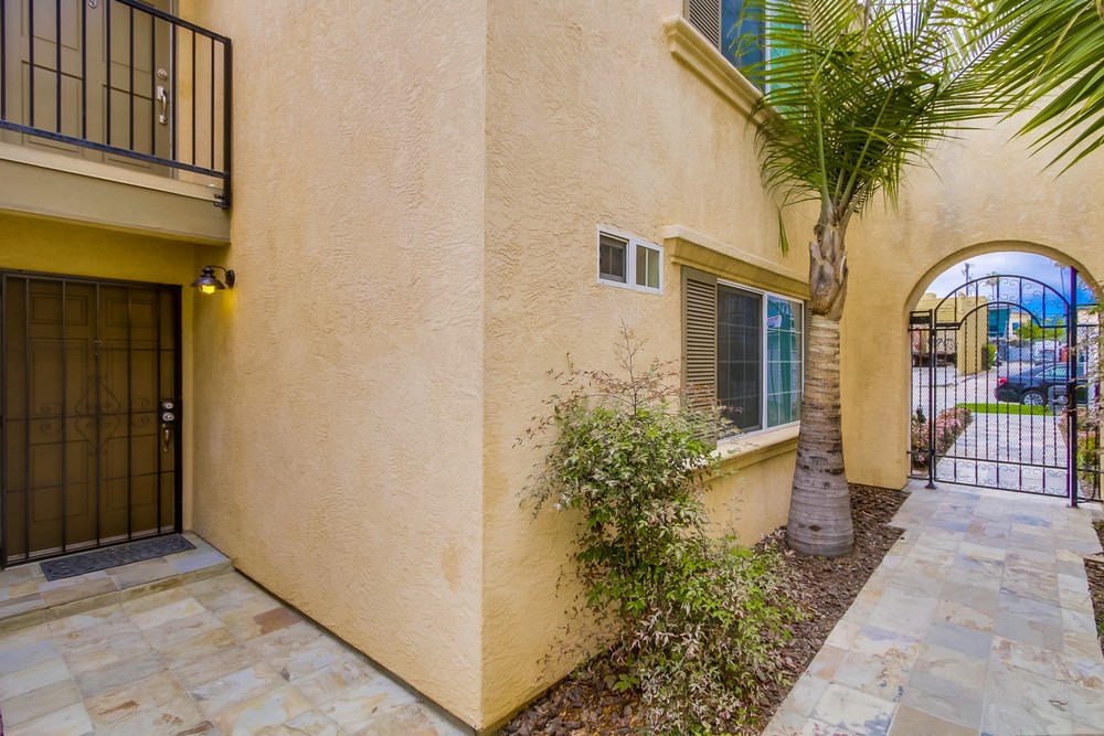 Virtual tour photo 8 of 32 for 853 Thomas Ave #1