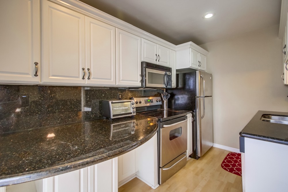 Virtual tour photo 15 of 32 for 853 Thomas Ave #1