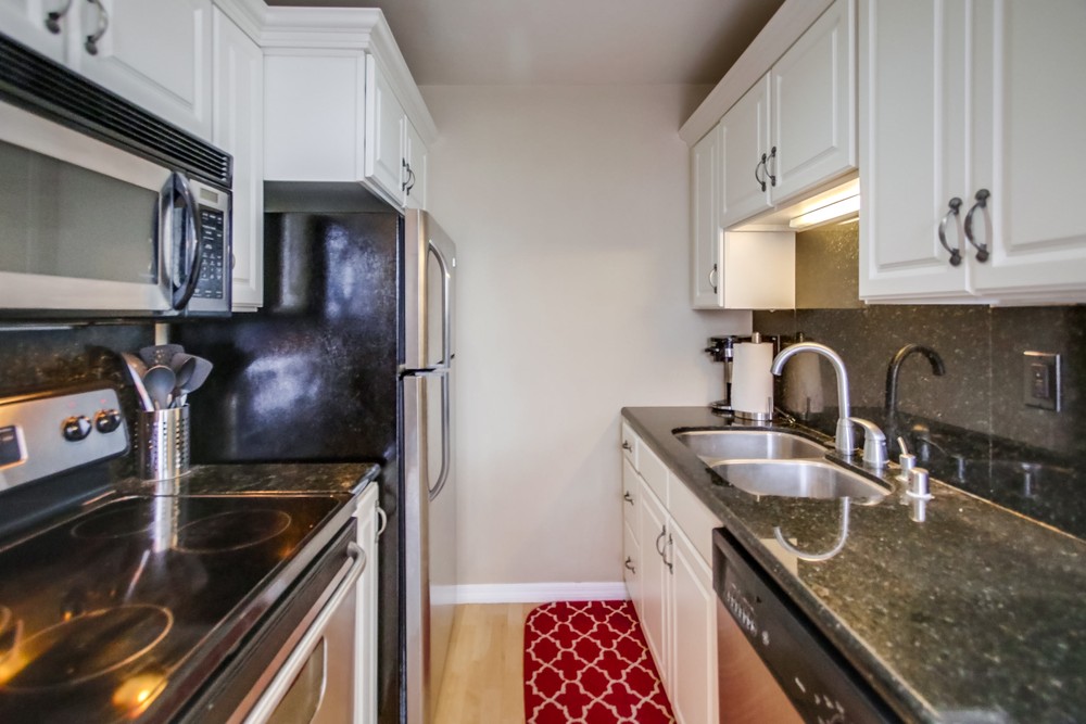 Virtual tour photo 16 of 32 for 853 Thomas Ave #1