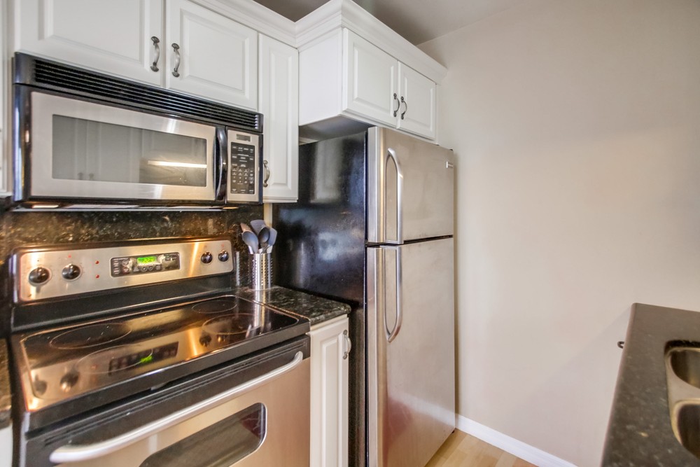Virtual tour photo 17 of 32 for 853 Thomas Ave #1