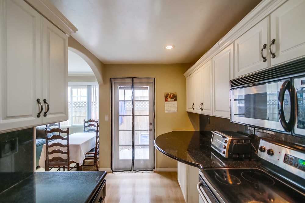 Virtual tour photo 19 of 32 for 853 Thomas Ave #1