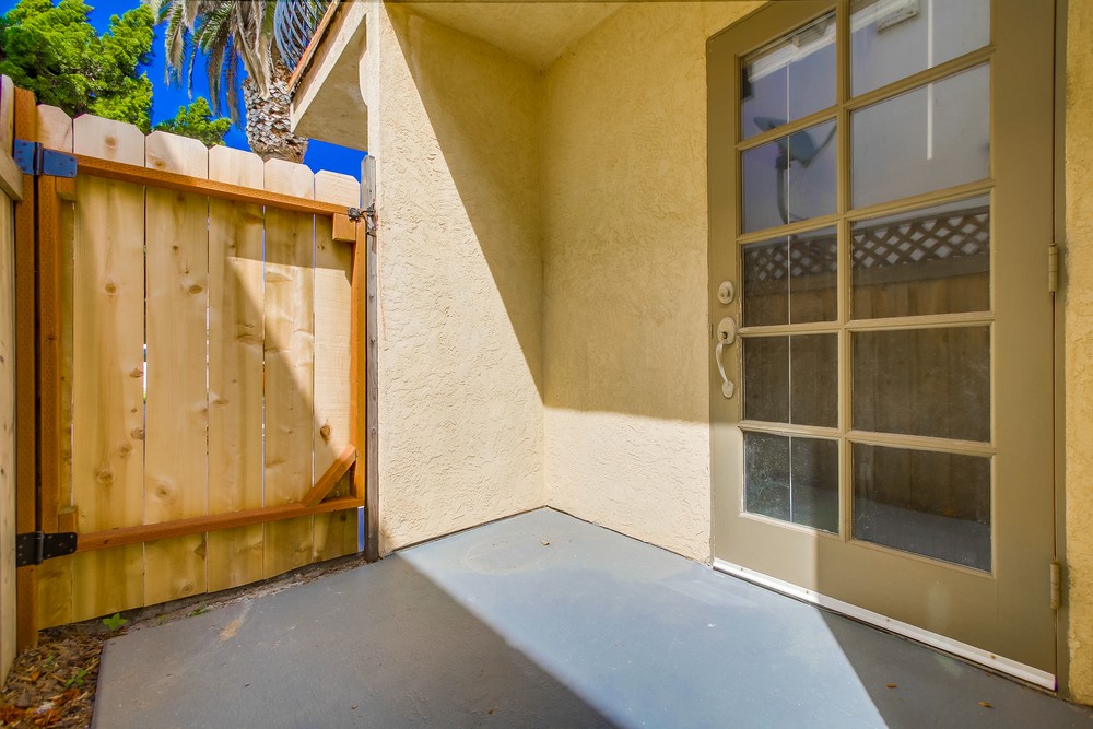 Virtual tour photo 29 of 32 for 853 Thomas Ave #1