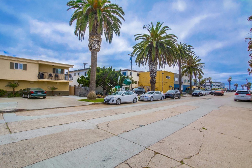 Virtual tour photo 31 of 32 for 853 Thomas Ave #1