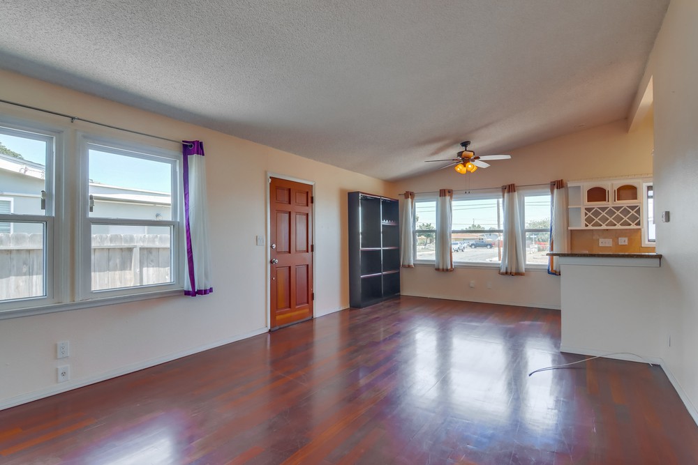 Virtual tour photo 8 of 41 for 854 Harwood St