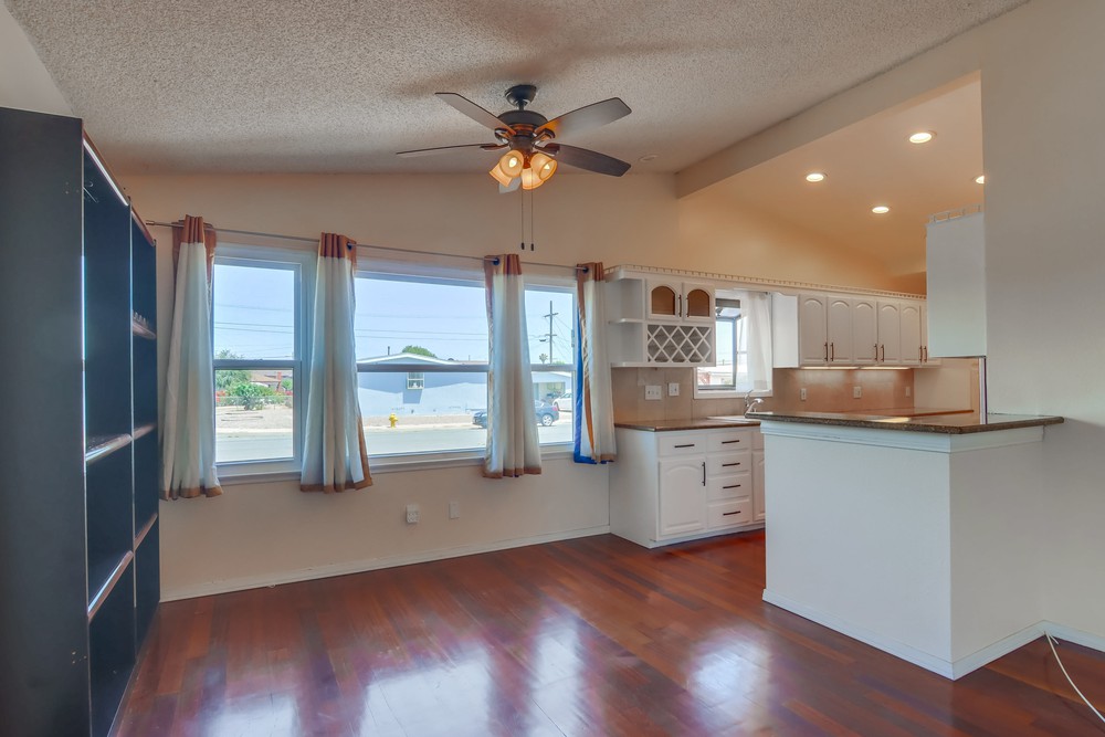 Virtual tour photo 11 of 41 for 854 Harwood St