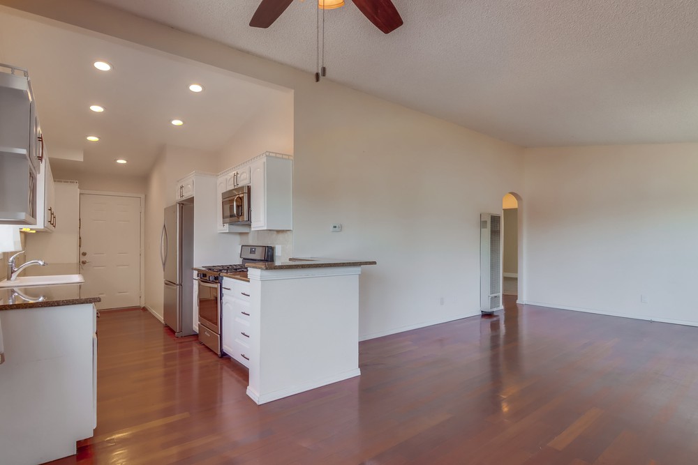 Virtual tour photo 12 of 41 for 854 Harwood St