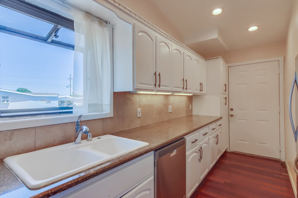 Virtual tour photo 16 of 41 for 854 Harwood St