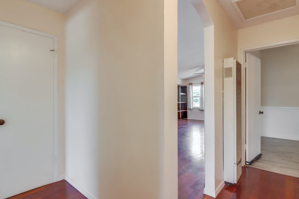 Virtual tour photo 20 of 41 for 854 Harwood St