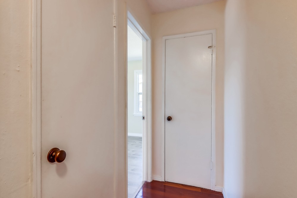 Virtual tour photo 21 of 41 for 854 Harwood St
