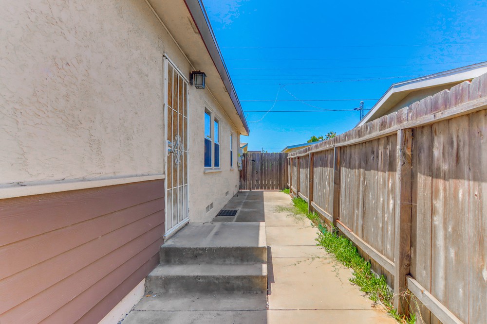 Virtual tour photo 36 of 41 for 854 Harwood St