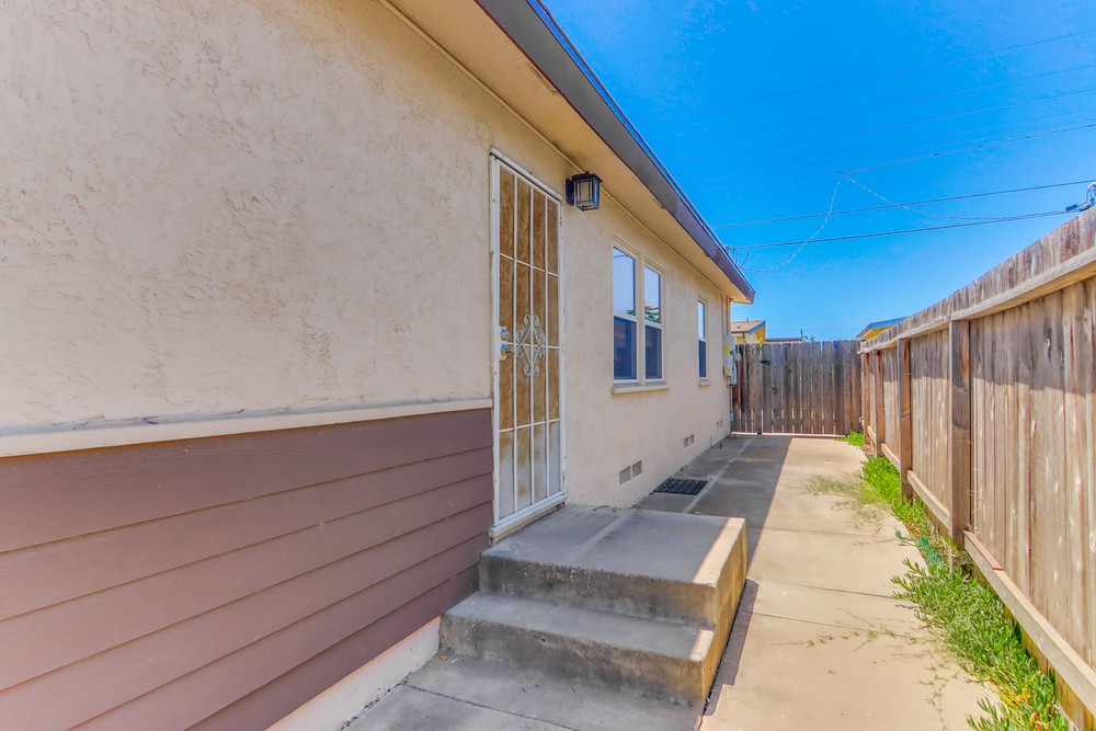 Virtual tour photo 37 of 41 for 854 Harwood St
