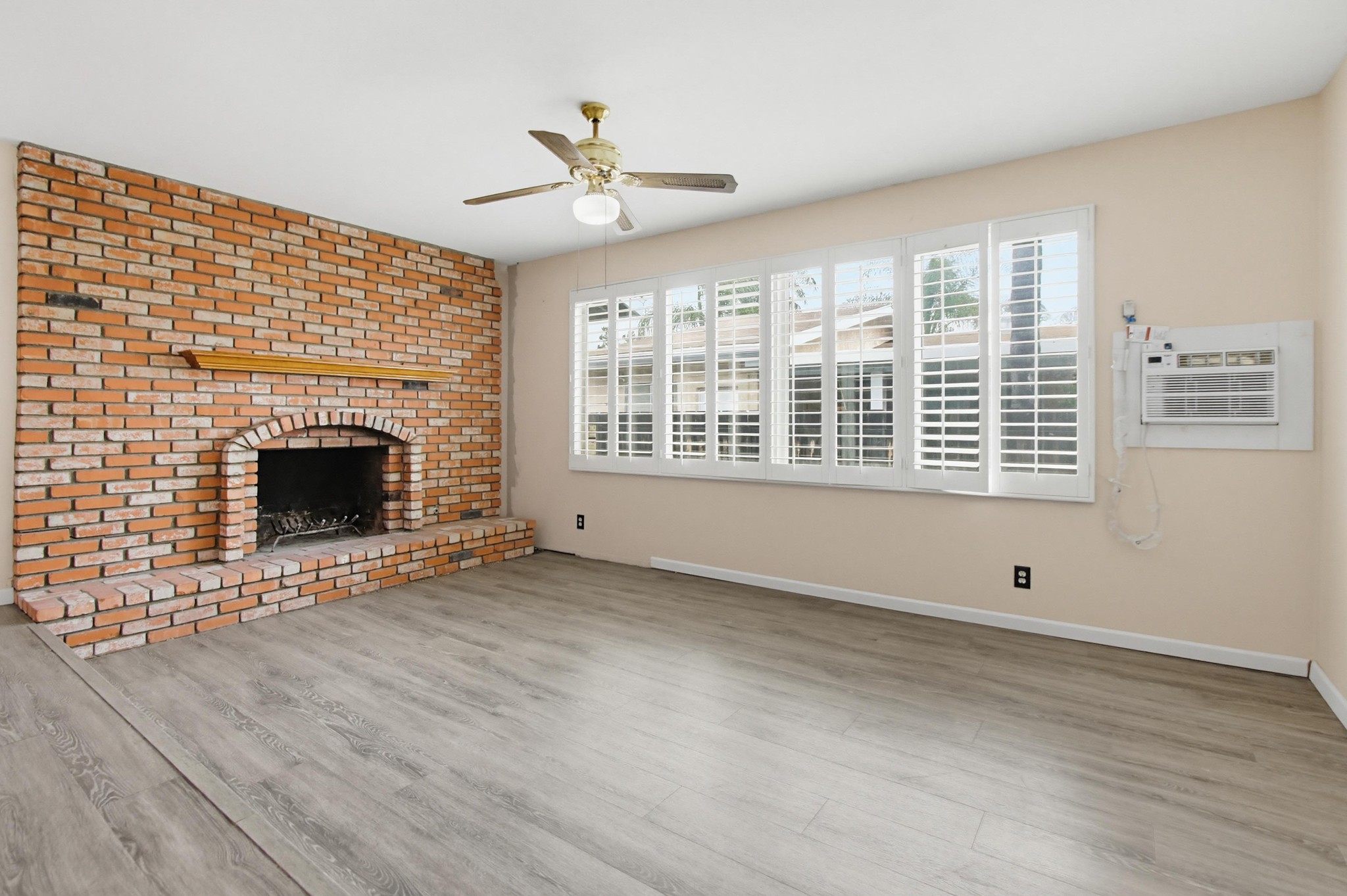 Virtual tour photo 9 of 38 for 8549 De Vos Dr