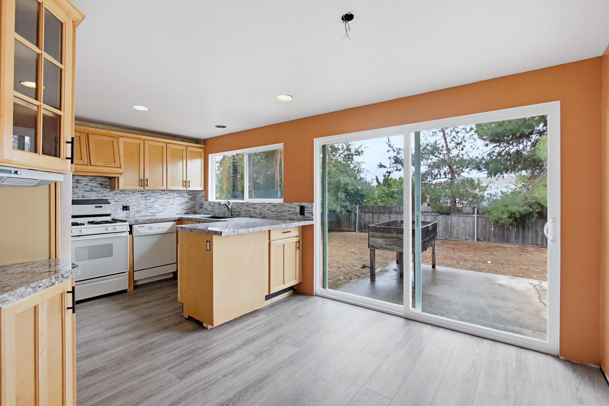 Virtual tour photo 12 of 38 for 8549 De Vos Dr