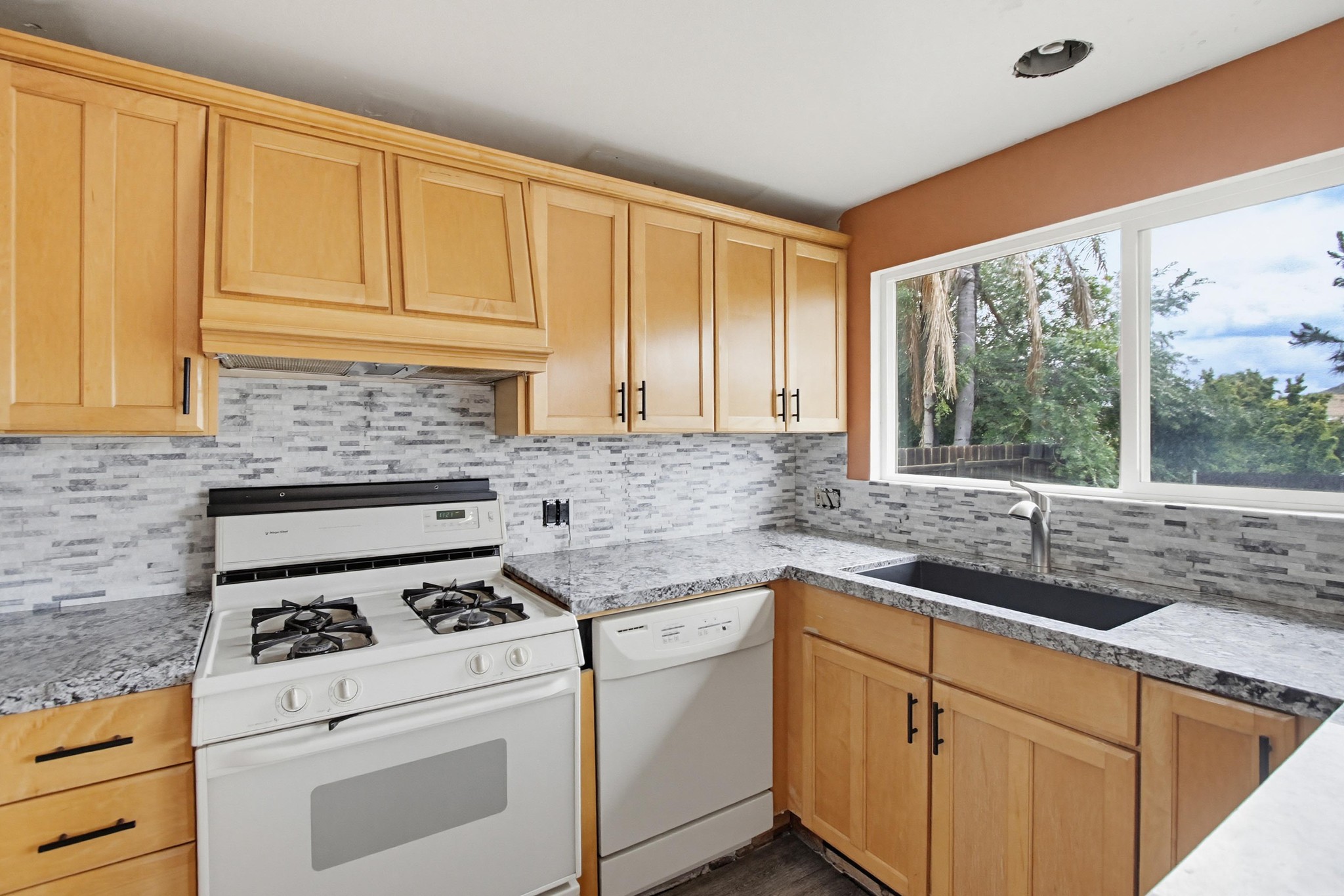 Virtual tour photo 15 of 38 for 8549 De Vos Dr