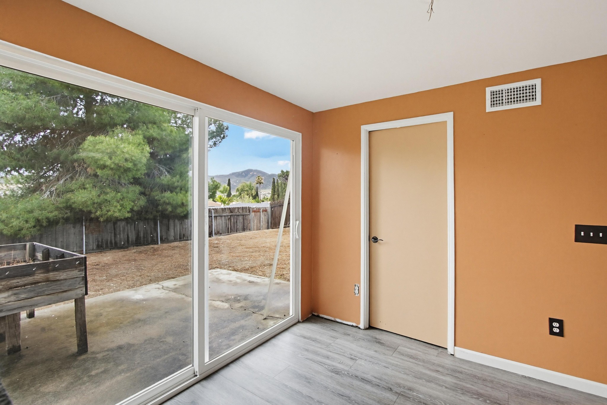 Virtual tour photo 18 of 38 for 8549 De Vos Dr