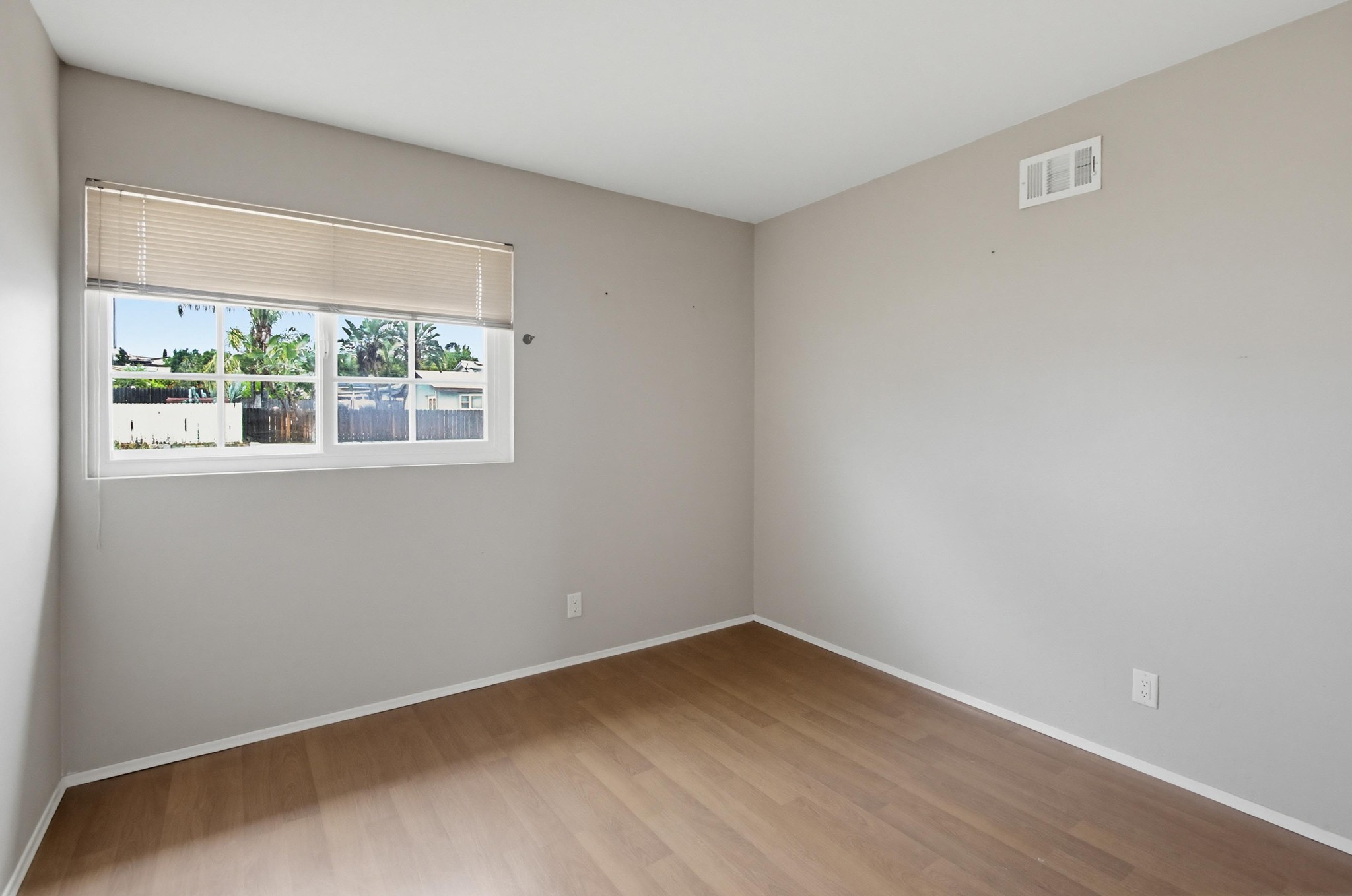 Virtual tour photo 27 of 38 for 8549 De Vos Dr