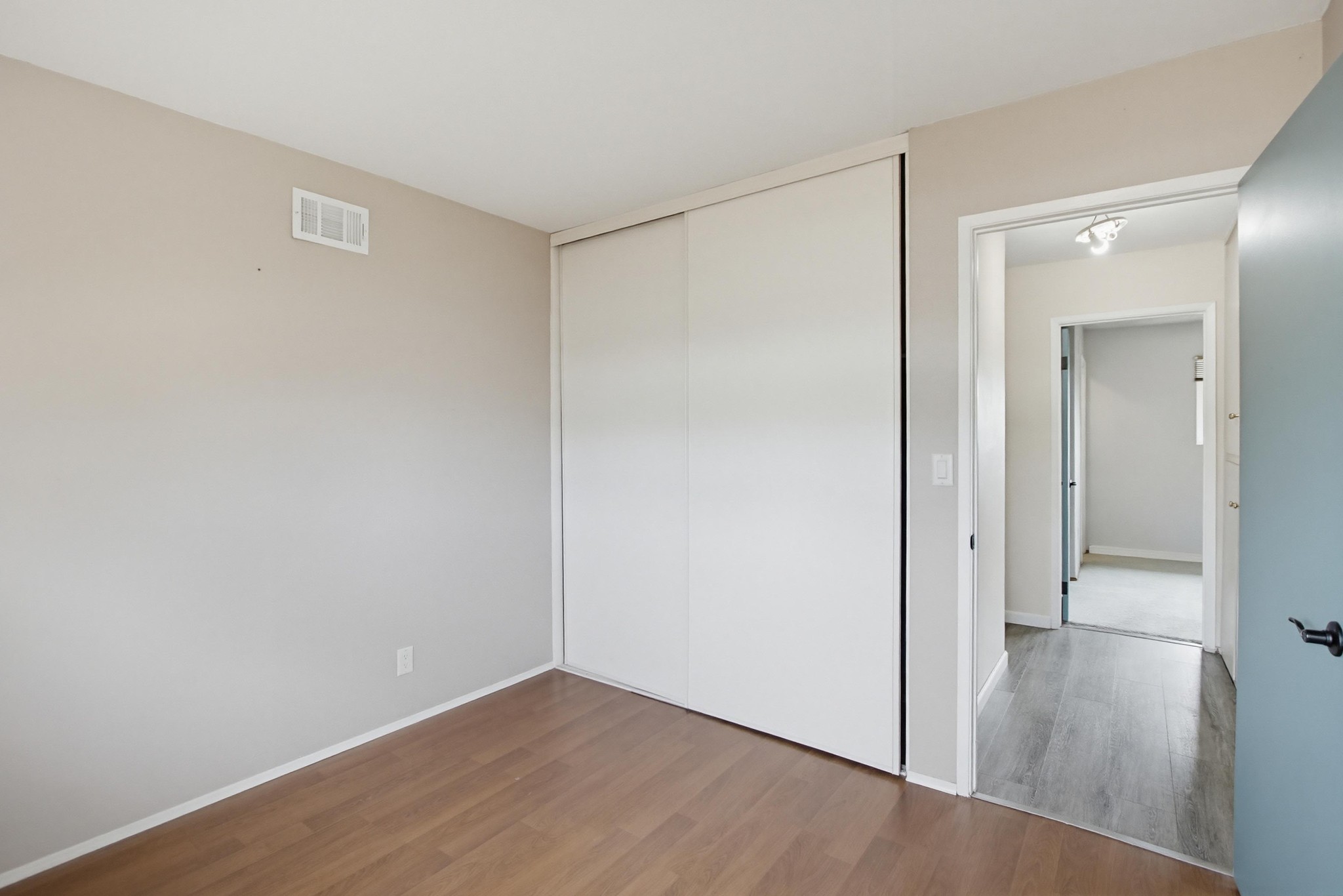 Virtual tour photo 28 of 38 for 8549 De Vos Dr