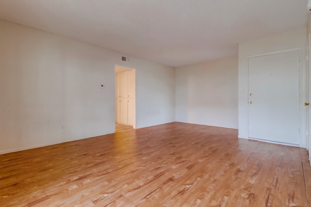 Virtual tour photo 12 of 38 for 8562 Hurlbut St.
