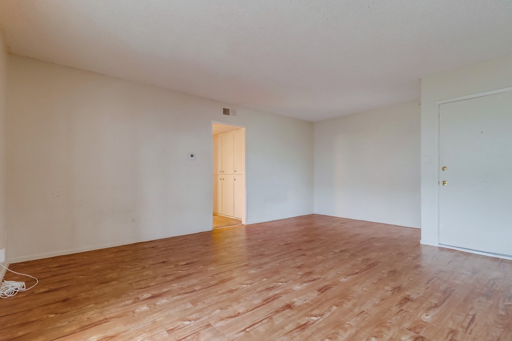 Virtual tour photo 14 of 38 for 8562 Hurlbut St.