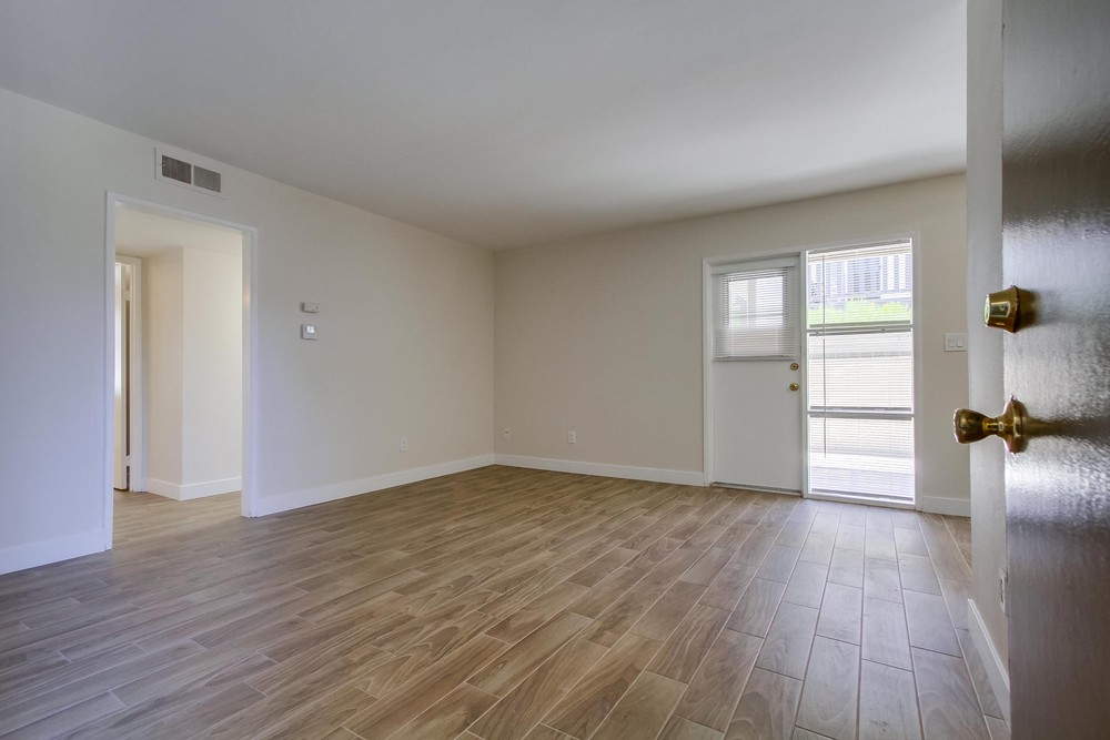 Virtual tour photo 8 of 46 for 8566 Hurlbut St