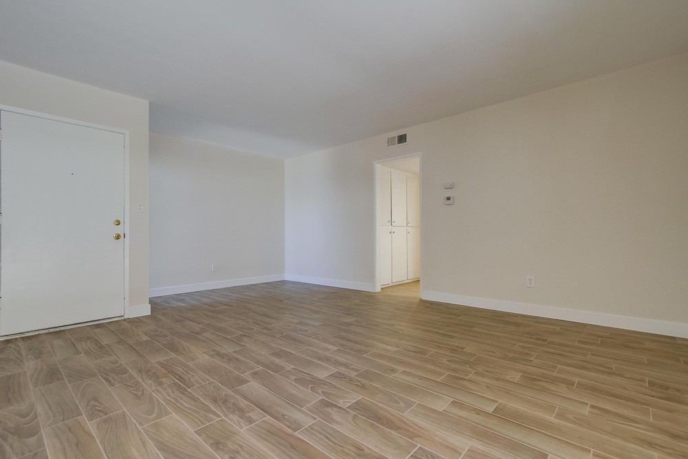 Virtual tour photo 13 of 46 for 8566 Hurlbut St
