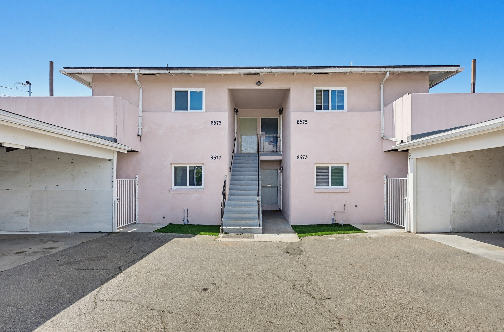 Virtual tour photo 7 of 115 for 8573-79 Glenhaven St