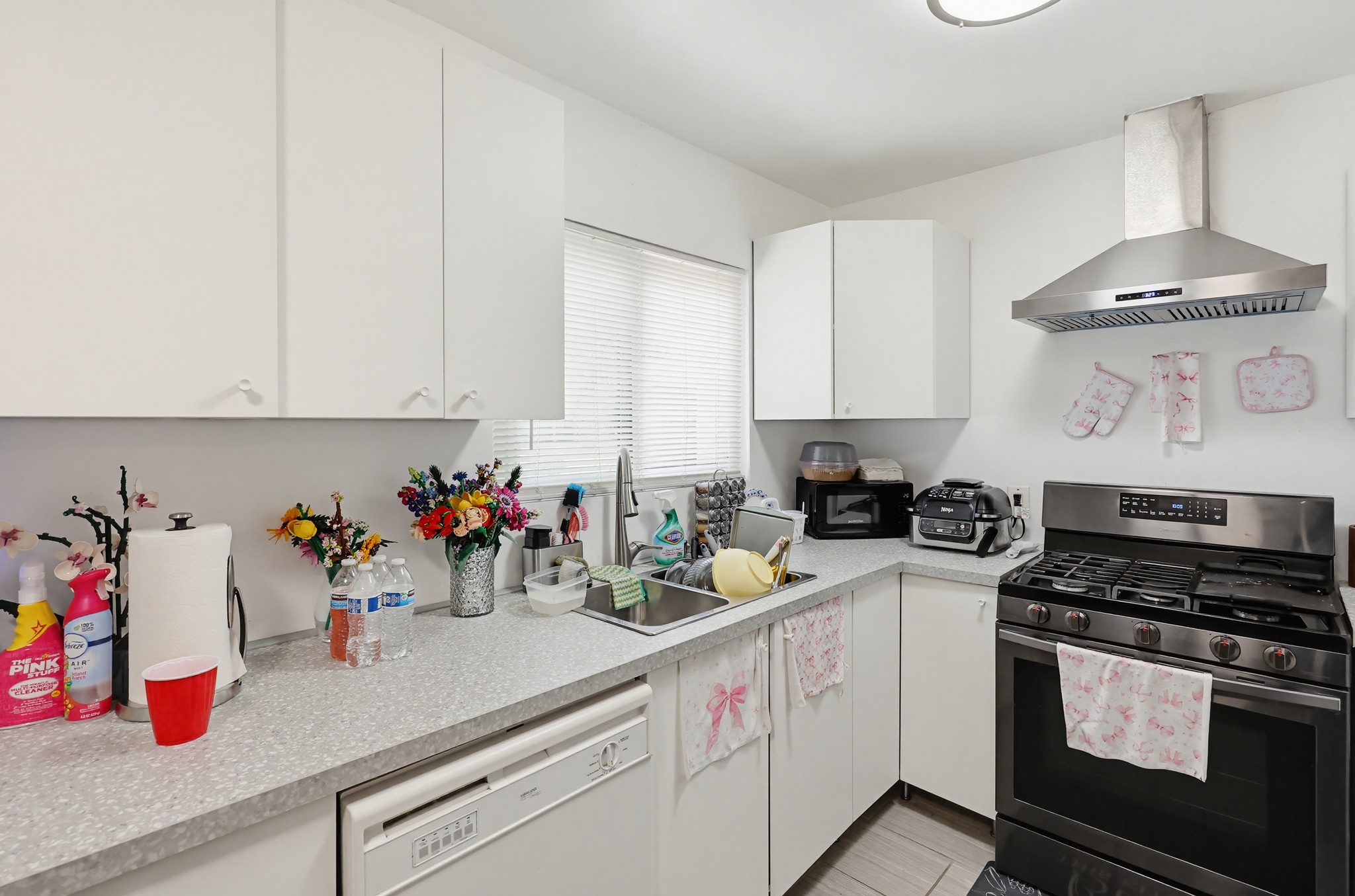 Virtual tour photo 25 of 115 for 8573-79 Glenhaven St