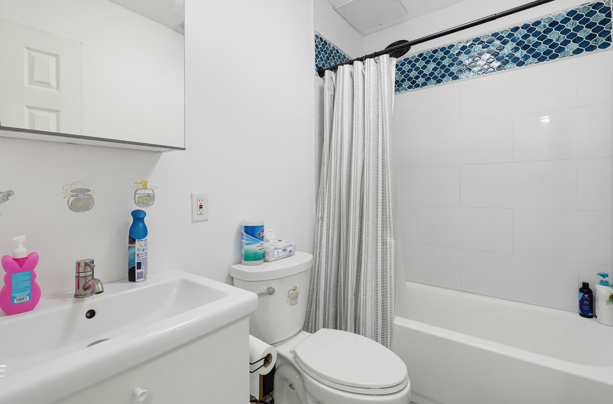Virtual tour photo 32 of 115 for 8573-79 Glenhaven St